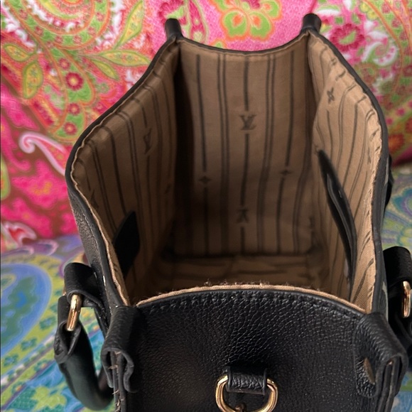 Black Purse with Light Beige Print - Picture 12 of 12